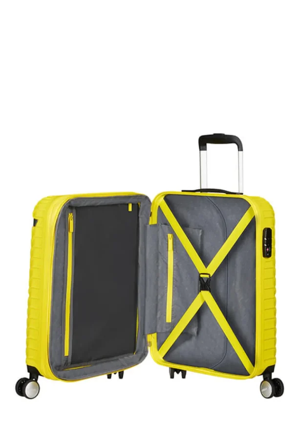 American Tourister Mickey Clouds Lentolaukku Mickey Electric Lemon Fashion